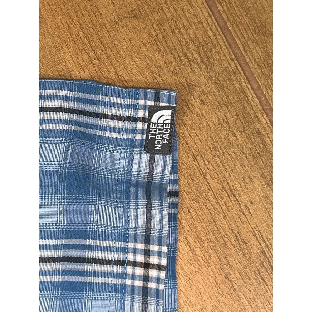 The North Face 2007 Men's Short Sleeve Plaid Shirt AXT7 Blue / White Zip‎ pocket